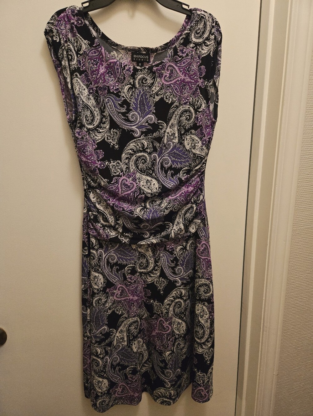 En Focus Studio Ruched Sheath Dress Size 8 Purple Black Paisley Cap Sleeve